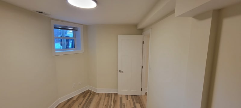 Building Photo - 6119 N Wolcott Ave