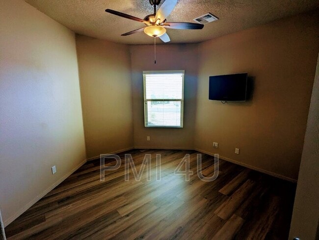 Building Photo - 2317 Garden Rd NE