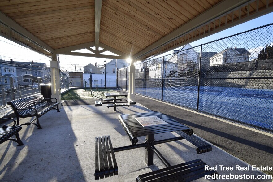 Building Photo - 118 Charles St