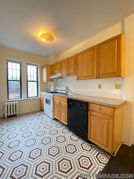 Building Photo - 452 Park Dr