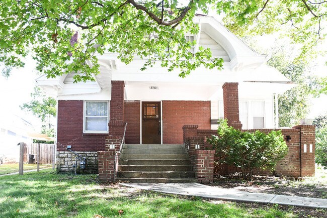 Primary Photo - Beautiful Renovated 4 Bed 2 Bath Home