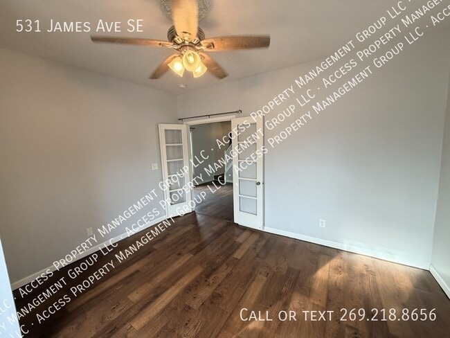 Building Photo - 531 James Ave SE