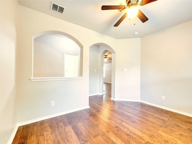 Building Photo - 6925 Red Bluff Dr