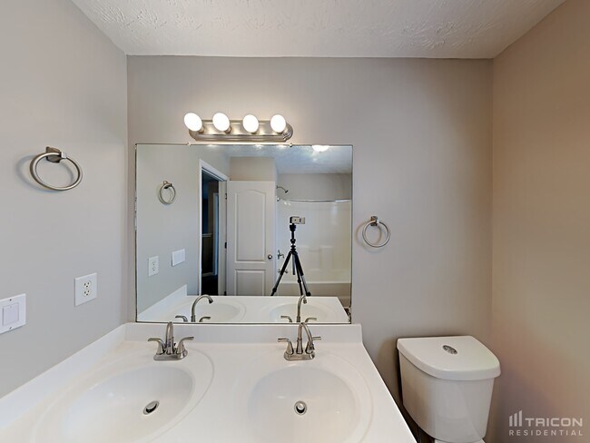 Building Photo - 404 Deer Run Ln