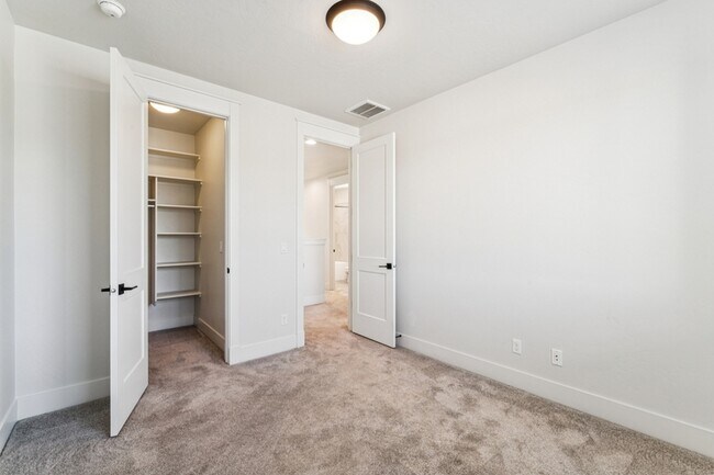Building Photo - 3243 S Sedgebrook Ln