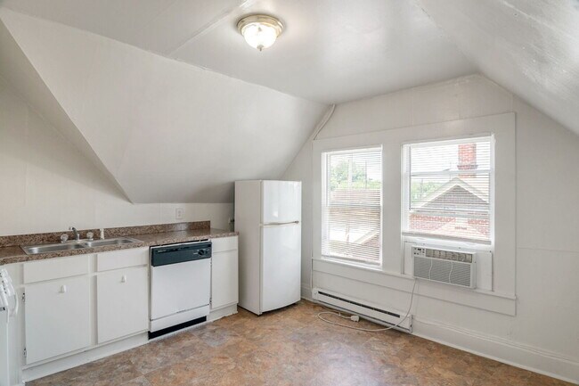 Building Photo - "Charming 1-Bedroom Retreat with Gleaming ...
