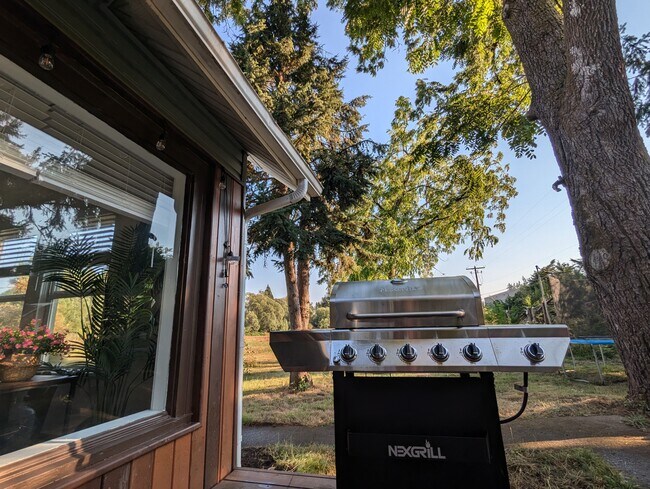 Building Photo - Farm House