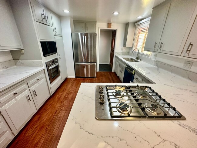 Building Photo - Spacious Newly Remodeled 4 Bedroom Orange ...