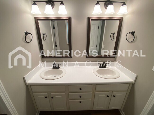 Building Photo - DEPOSIT PENDING!!! - Home for rent in Tuscaloosa! Available to View Now!
