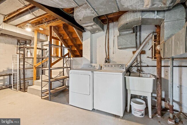 Building Photo - 6217 Stoneham Rd