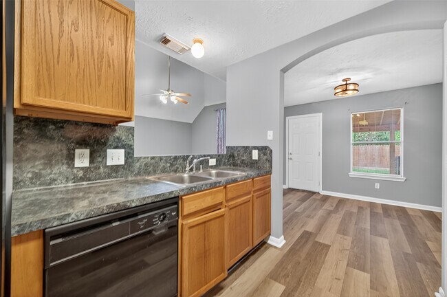Building Photo - 8253 Fuqua Gardens Dr