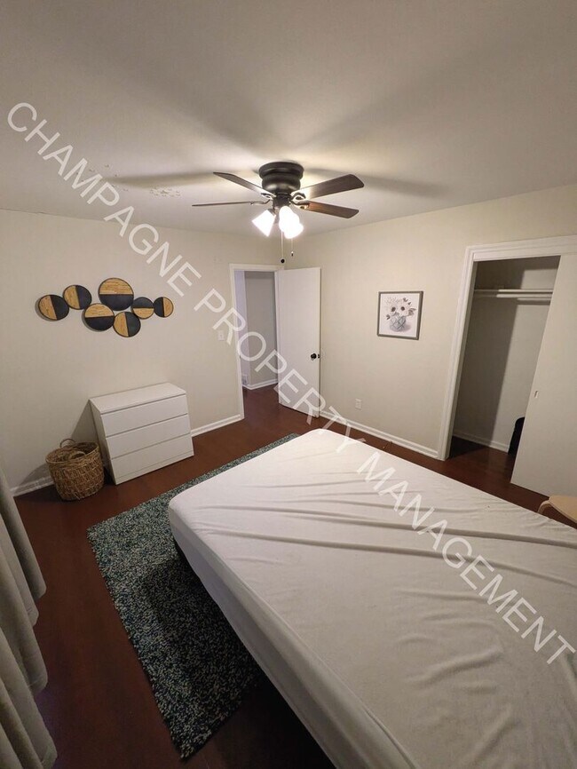 Building Photo - Single Family Home in KC