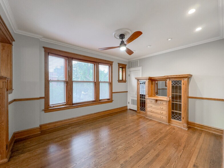 Building Photo - 1918 W Berenice Ave