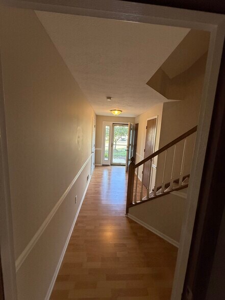 Building Photo - 104 Hillvue Dr