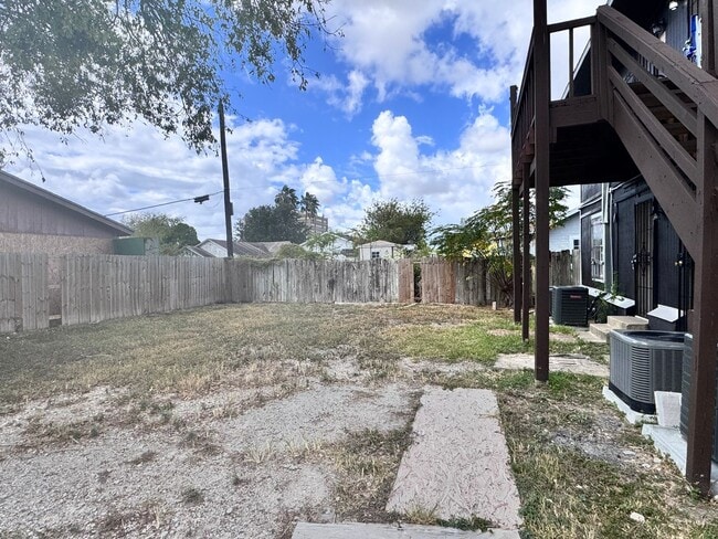 Building Photo - ONE BEDROOM APT WITH WATER PAID