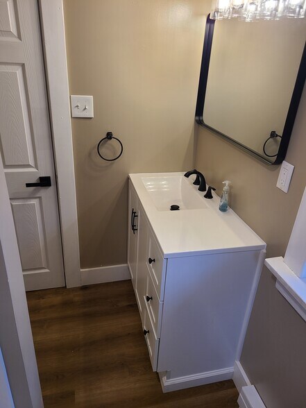 Building Photo - 130 Woodlawn Ave