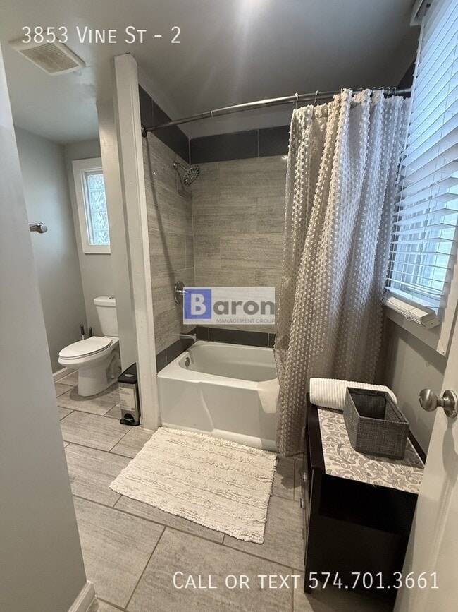 Building Photo - 3853 Vine St