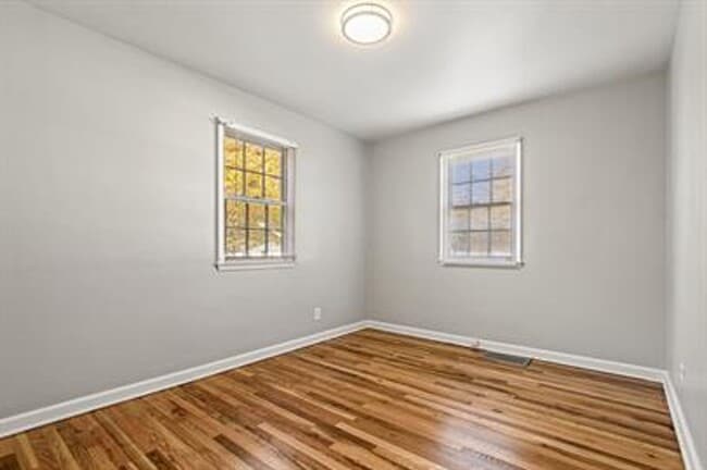Building Photo - Stylish 4-Bed Home with Finished Basement!