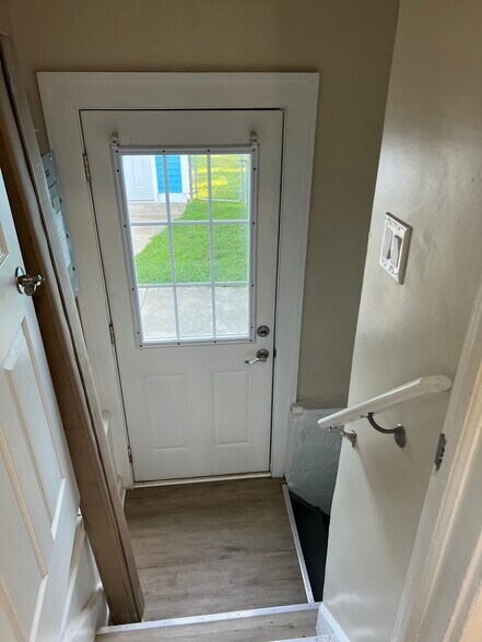 Building Photo - 623 W 40th St