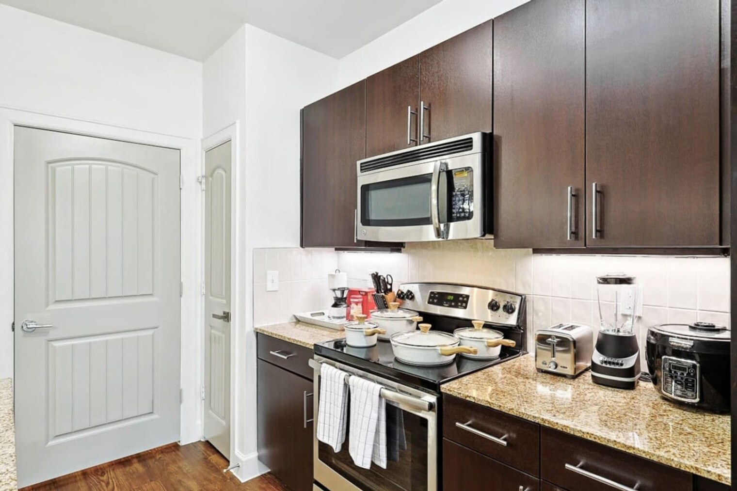 Building Photo - 5445 Town and Country Blvd