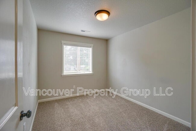Building Photo - 5809 NE 71st Ave