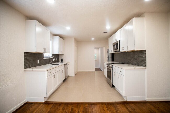 Building Photo - 5415 Palmer St