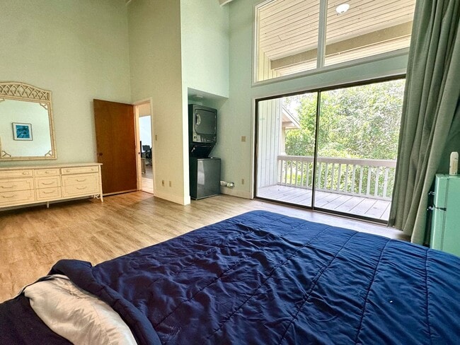 Building Photo - Lofty Vibes & Backyard Views – Your Dream ...