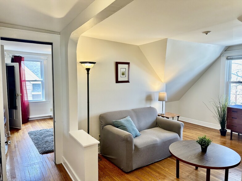 Building Photo - 354 Humphrey St