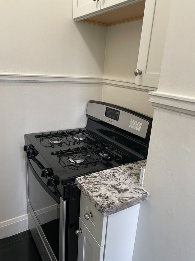 Building Photo - Brand new Studio near Downtown