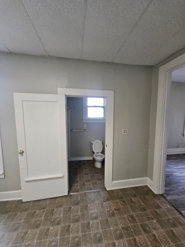 Building Photo - 4bed/2bath house