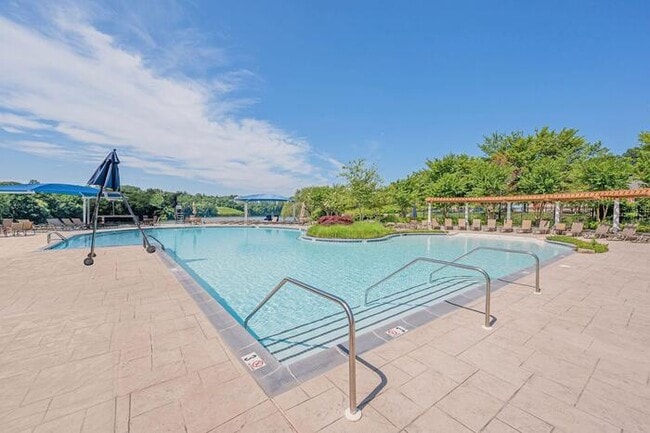 Building Photo - 2520 Stone Cliff Dr