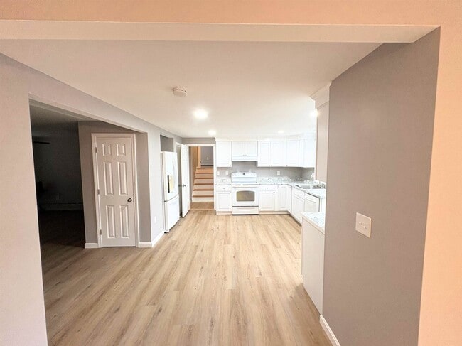 Building Photo - 11 Monadnock St