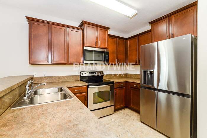 Building Photo - 1310 Windsor Lake Cir