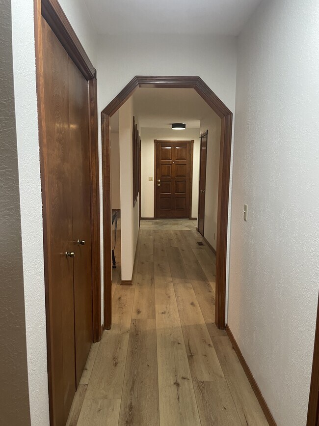 Building Photo - 3500 S Vintage Way