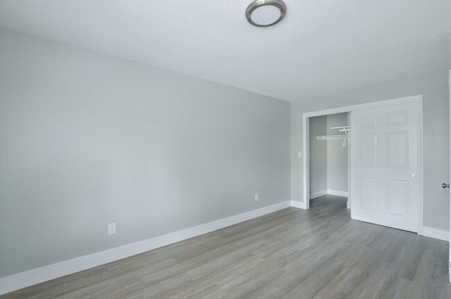 Building Photo - 1049 Pleasant St