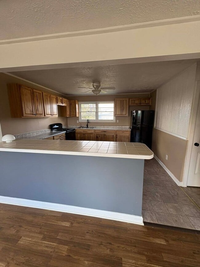 Building Photo - 3BR home with basement!