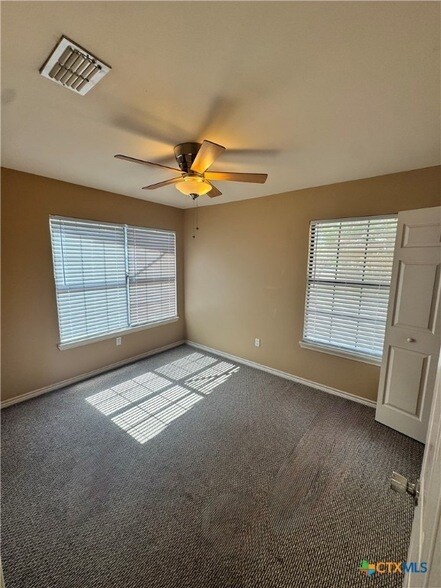 Building Photo - 902 Fern Ln