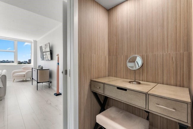 Building Photo - 2030 S Ocean Dr