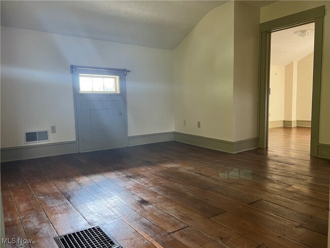 Building Photo - 430 Prospect Ave N