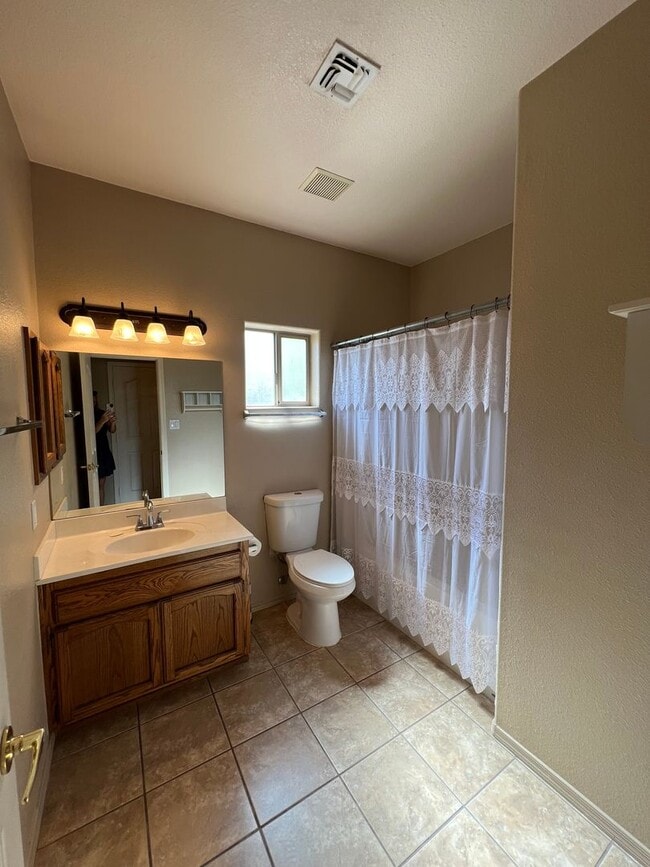 Building Photo - 3 BEDROOM HOME IN FALLS RANCH!