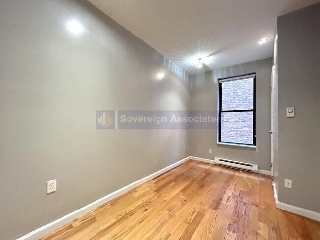 Building Photo - 312 W 114th St