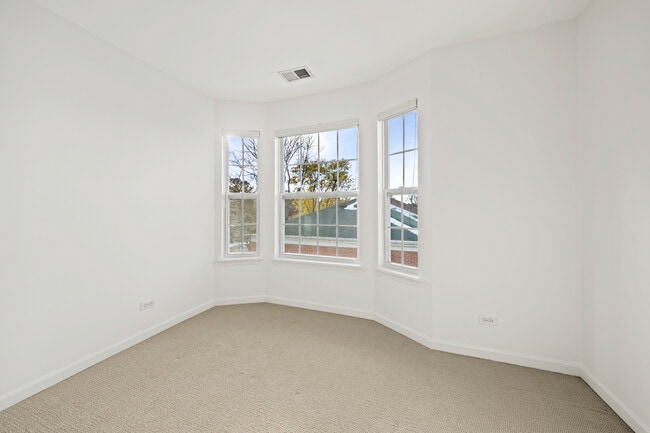 Building Photo - 2106 Rugen Rd