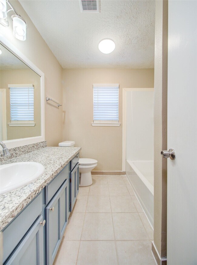 Building Photo - 6834 Harpers Dr