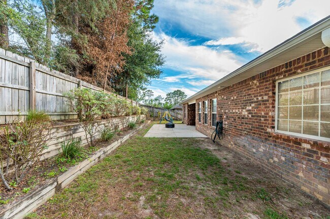 Building Photo - Beautiful 4 Bed / 2.5 Bath Home in Duggan ...