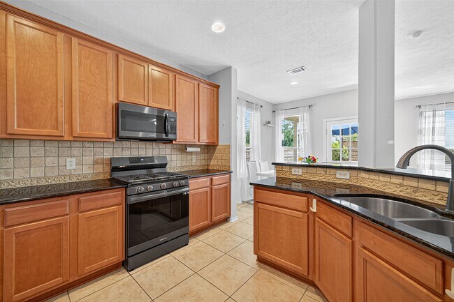 Building Photo - 6230 Hollydale Ridge Ln