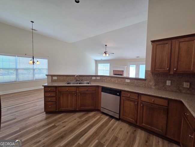 Building Photo - 4213 Brentwood Dr