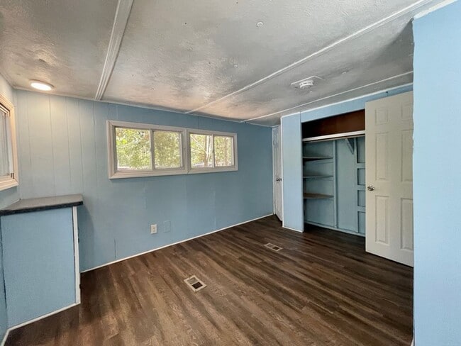 Building Photo - Updated 3 bedroom, 1.5 bath Home FOR RENT ...