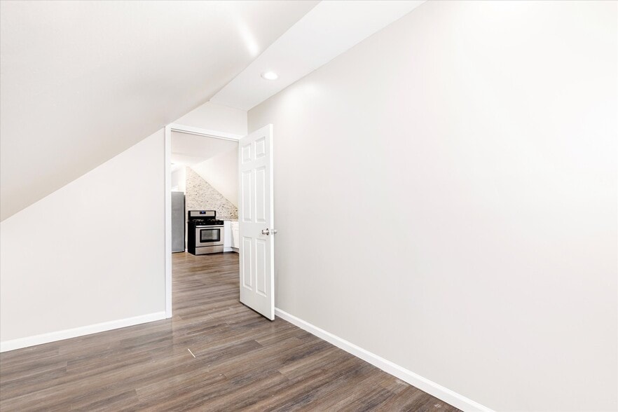 Building Photo - 2246 S Albany Ave