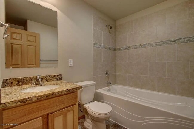 Building Photo - 1121 E Dellwood St