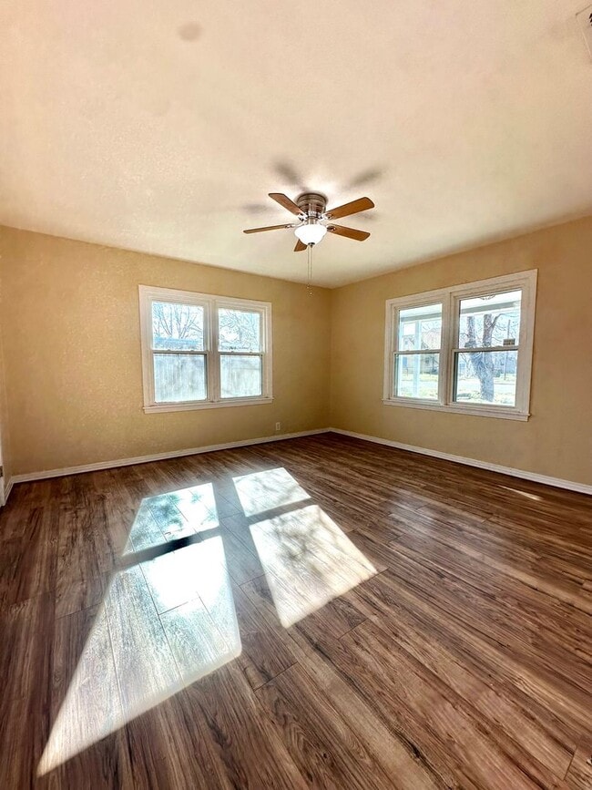 Building Photo - COMING MAY 2026 - Cozy 3 Bedroom Home Near Fort Concho!